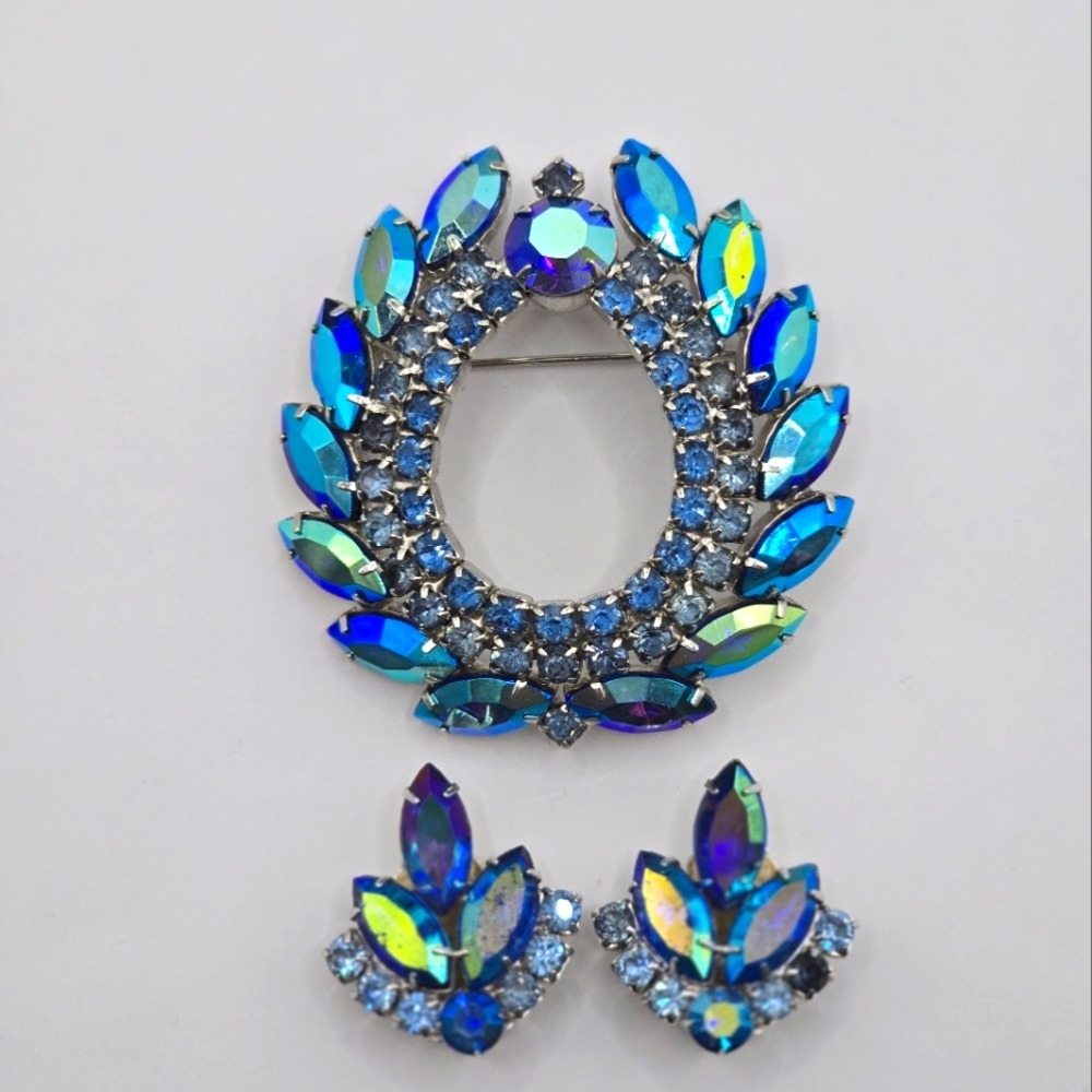Vintage D&E For Sarah Coventry Blue Lagoon AB Brooch & Clip On Earrings Set